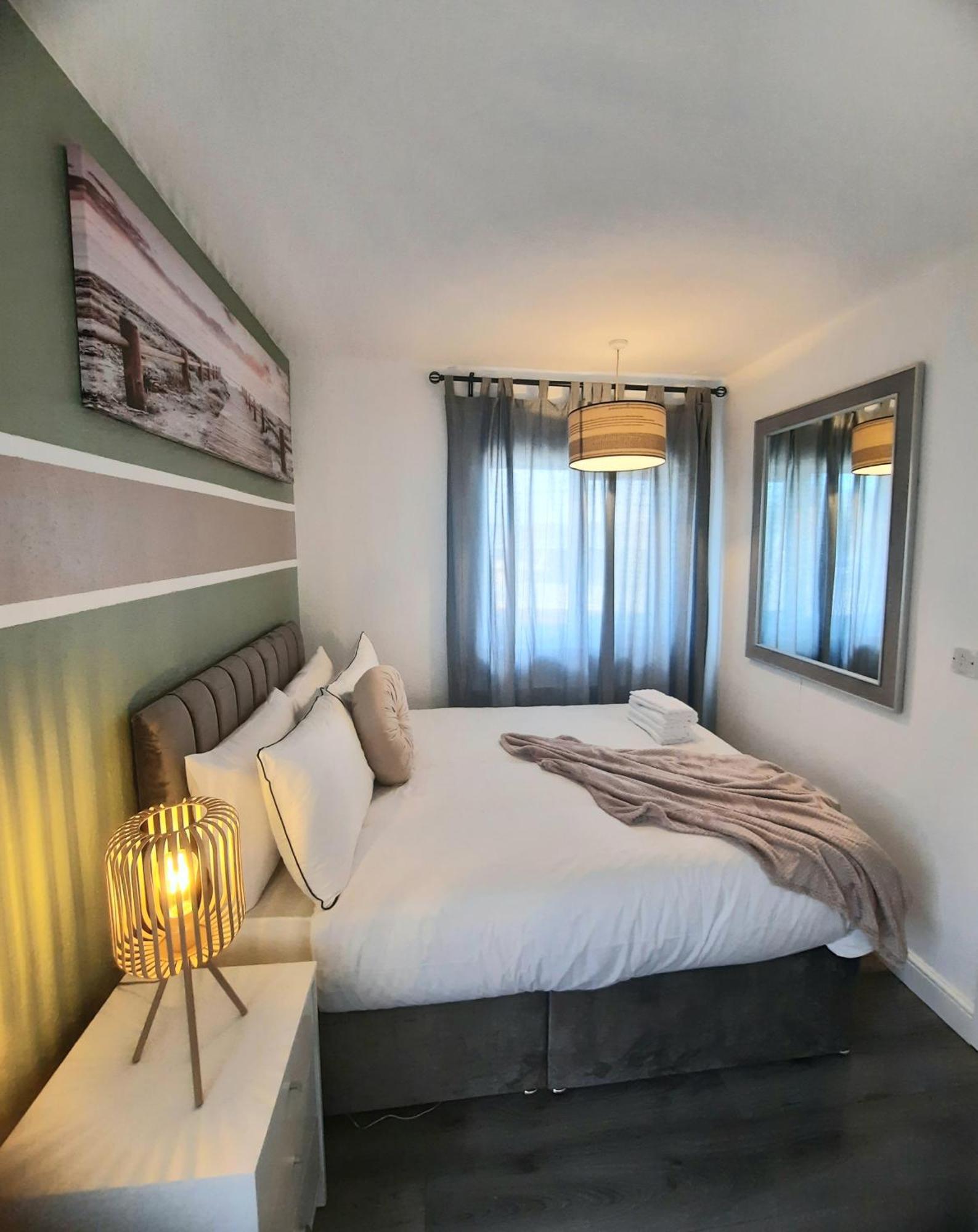Entire Home In Leeds, Free Wifi, 3 Car Parking Leeds (West Yorkshire)